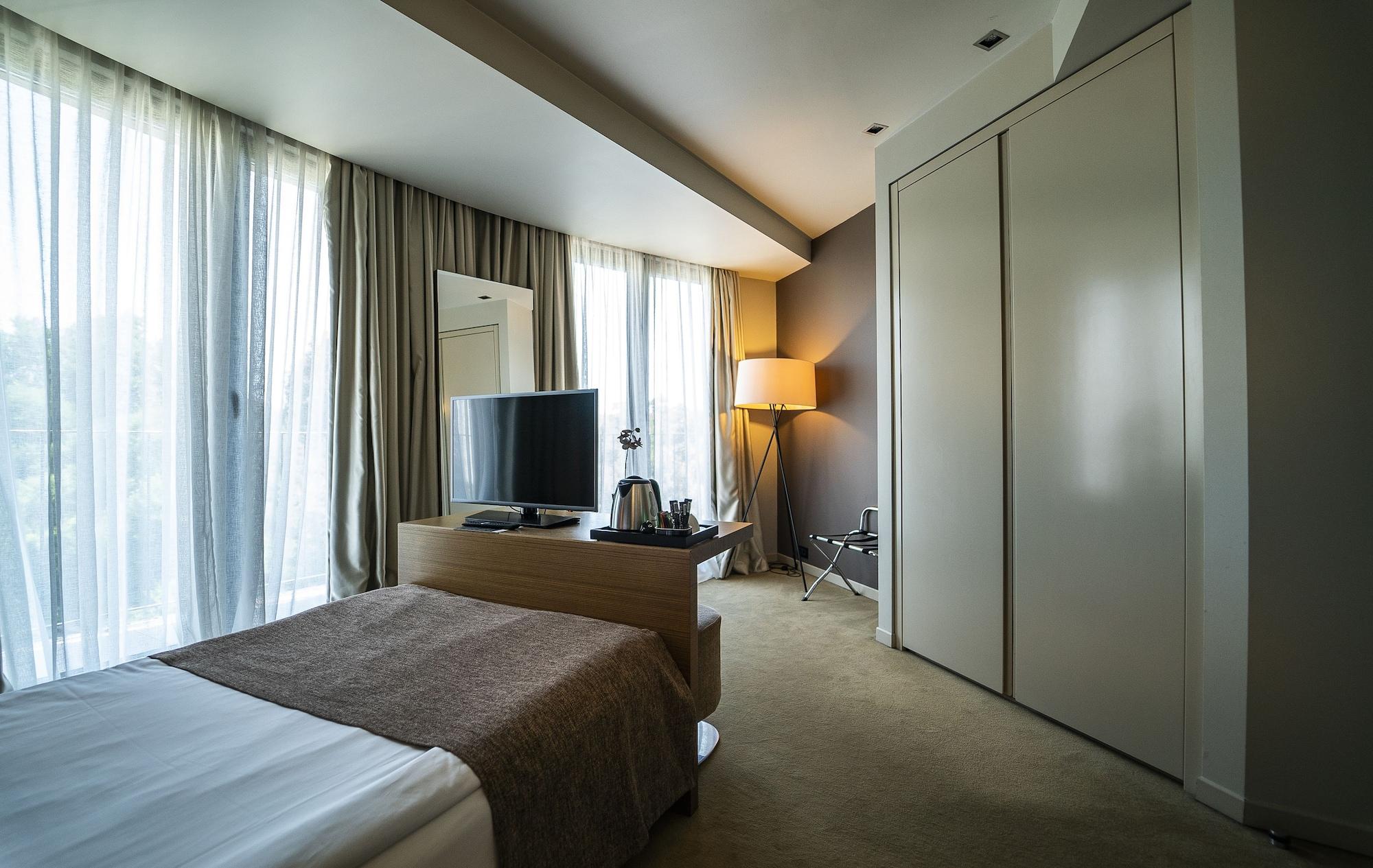 Modus Hotel Varna Bagian luar foto