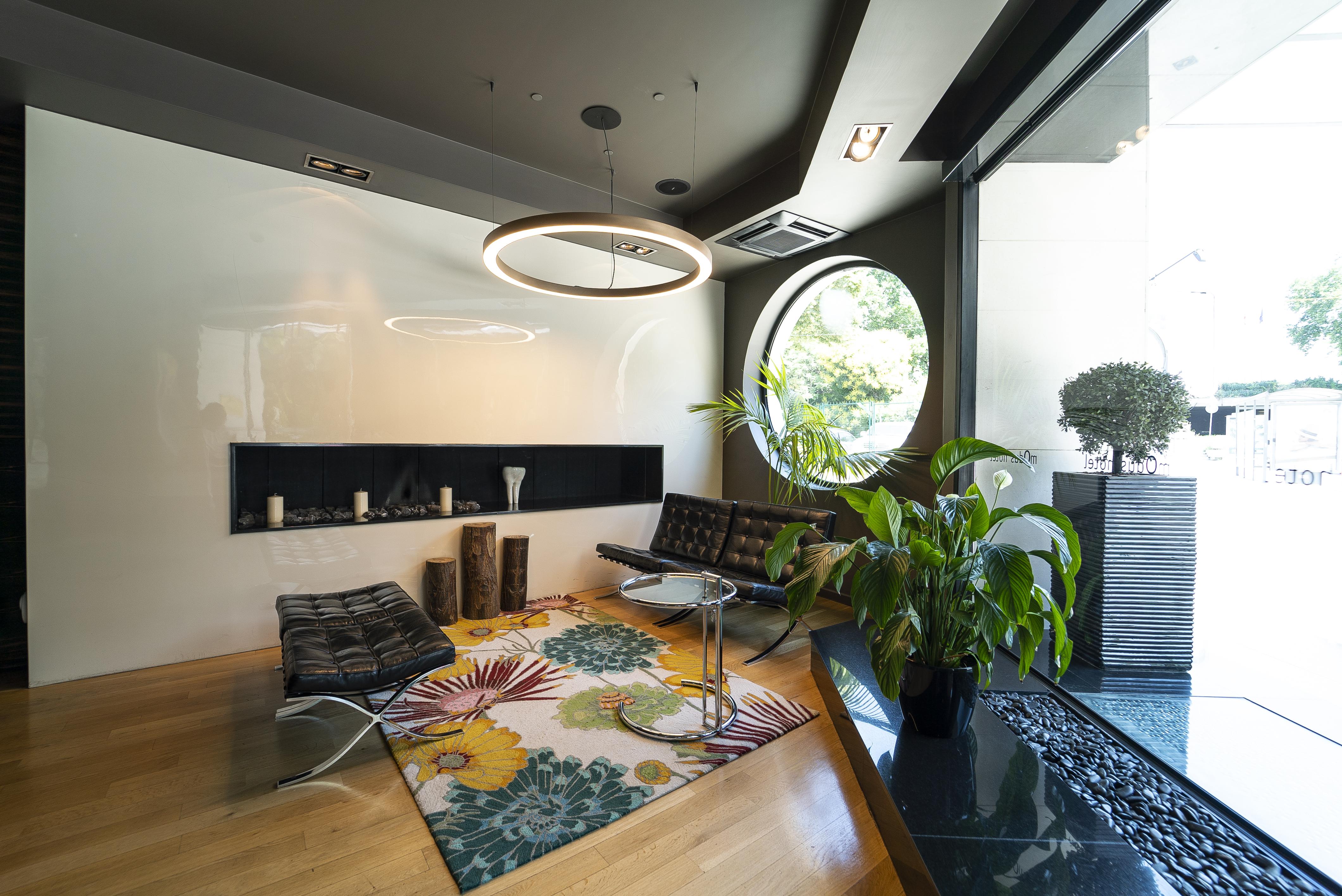 Modus Hotel Varna Bagian luar foto