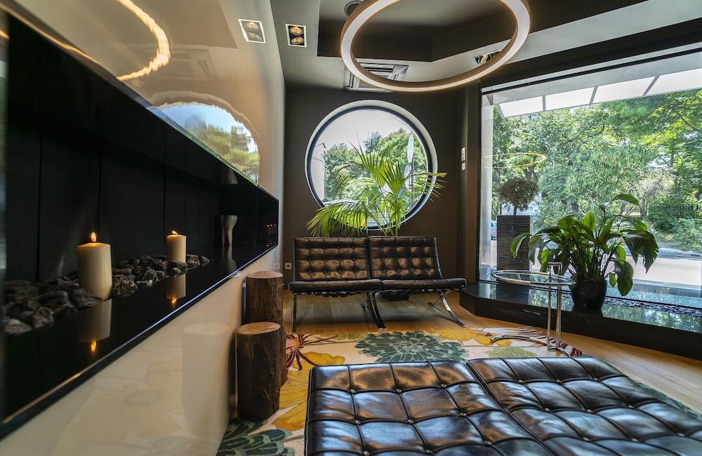Modus Hotel Varna Bagian luar foto