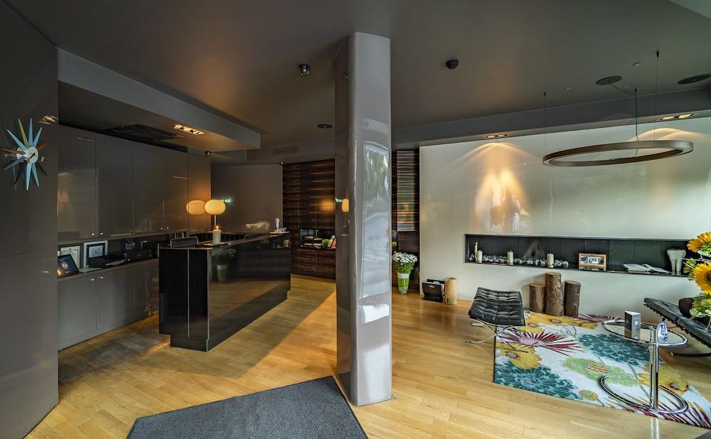 Modus Hotel Varna Bagian luar foto
