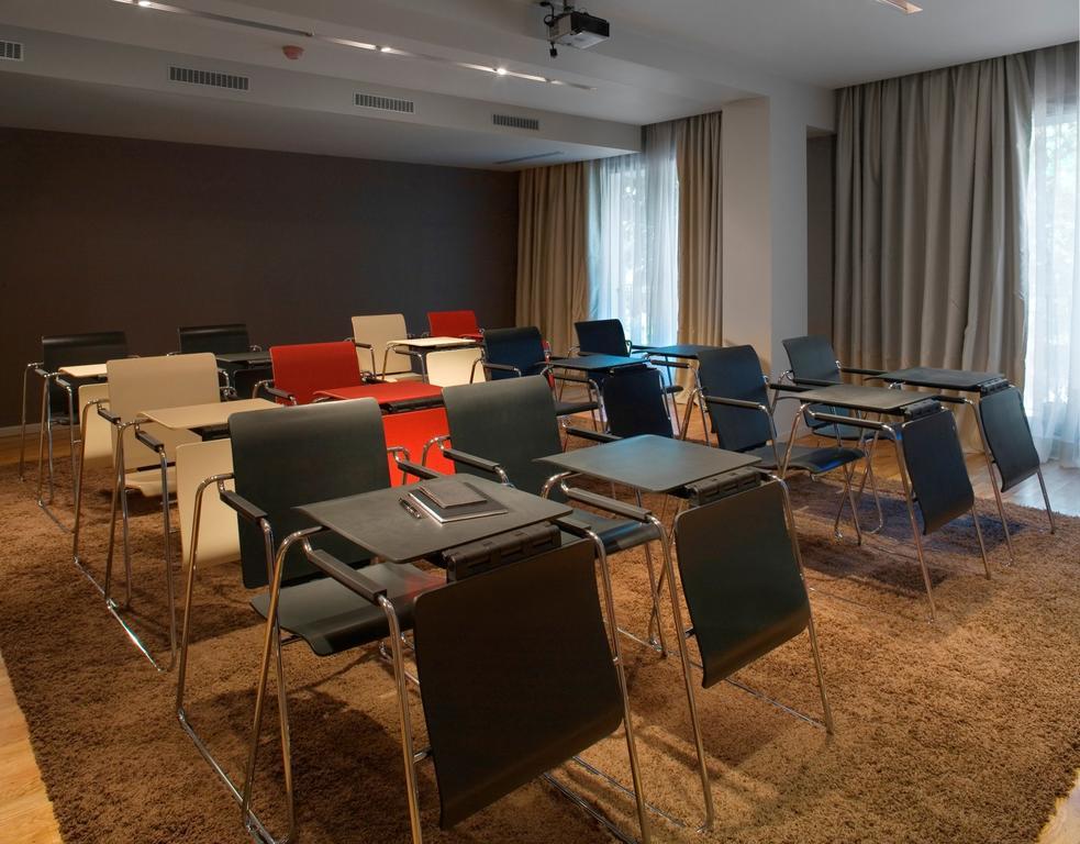 Modus Hotel Varna Bagian luar foto